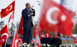 Βαρύτερη η σκιά Ερντογάν στο πολιτικό σκηνικό μετά το αποτέλεσμα των εκλογών